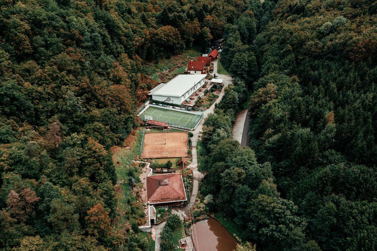 Ekoma Rezort Zvolen Luaran gambar